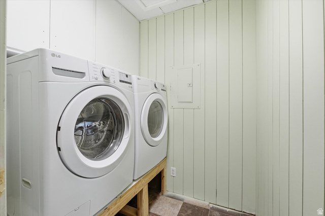 165 Main Street Georgetown, ID 83239 - Photo 30 of 50 Laundry room with washing machine and clothes dryer