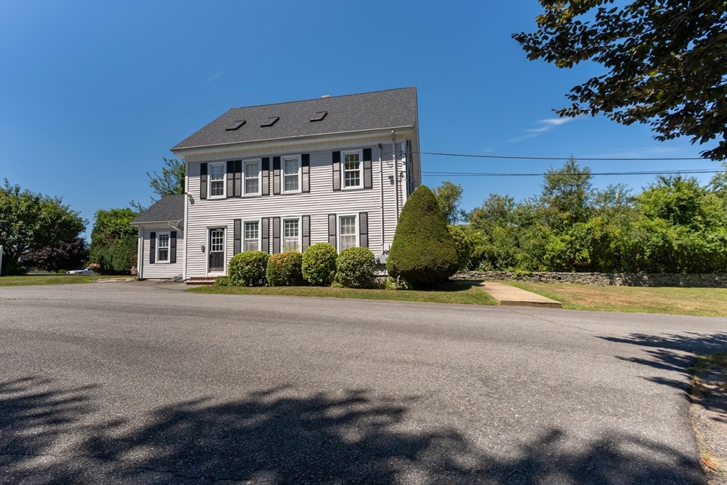373 Whetstone Hill Road Somerset, MA 02726 - Photo 3 of 40 Gallery Image 3