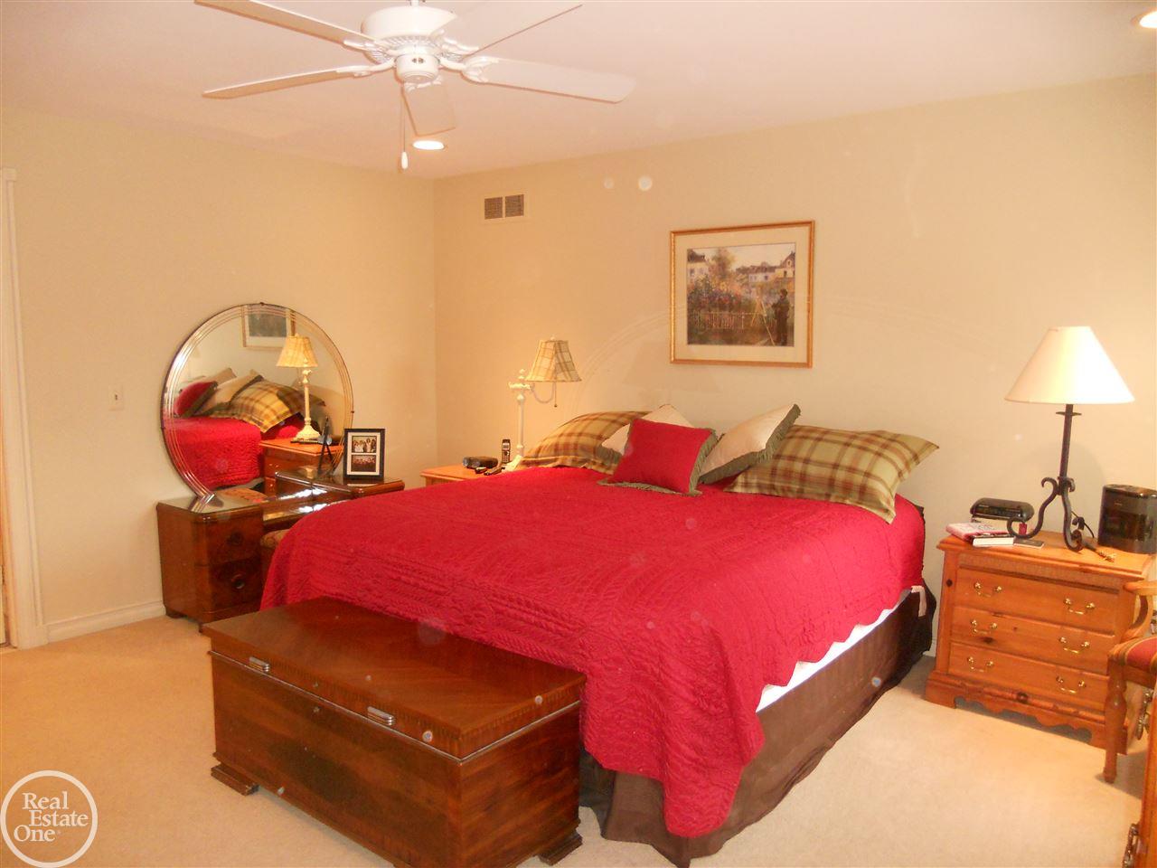 966 Golfview Court Rochester Hills, MI 48307 - Photo 17 of 35