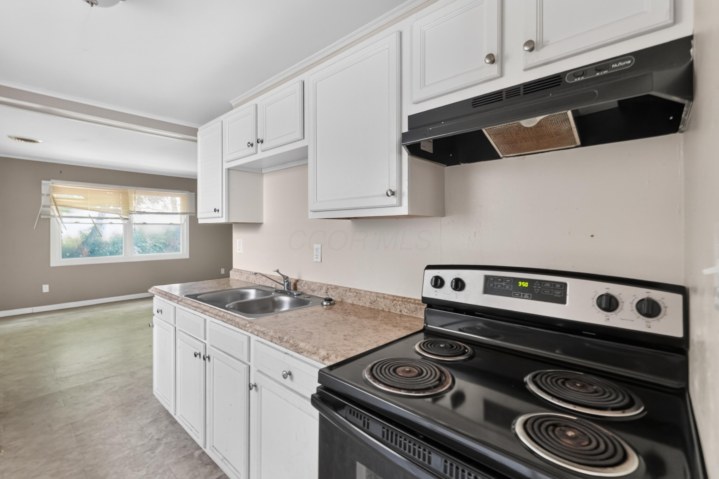 1170 South Hampton Road Columbus, OH 43227 - Photo 15 of 32 15_1170_S_Hampton_Rd-Kitchen-6681