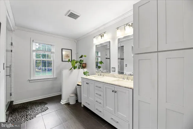 $330,000 | 335 South White Horse Pike, Hammonton, NJ 08037