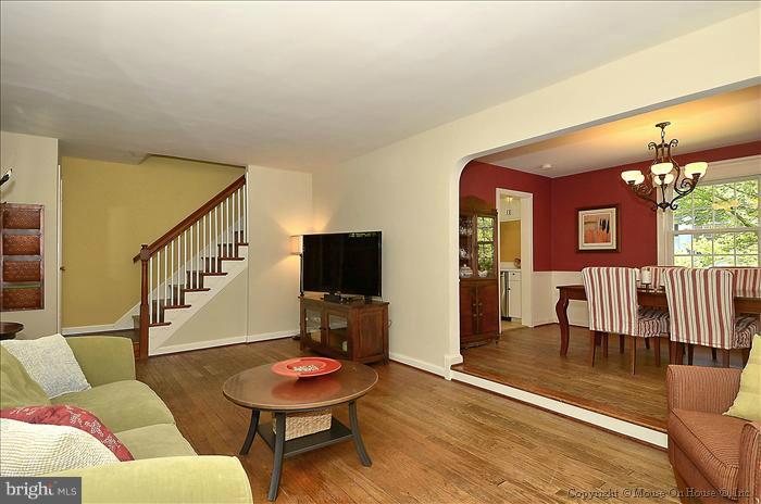 9120 Sudbury Road Silver Spring, MD 20901 - Photo 21 of 25 Living Room