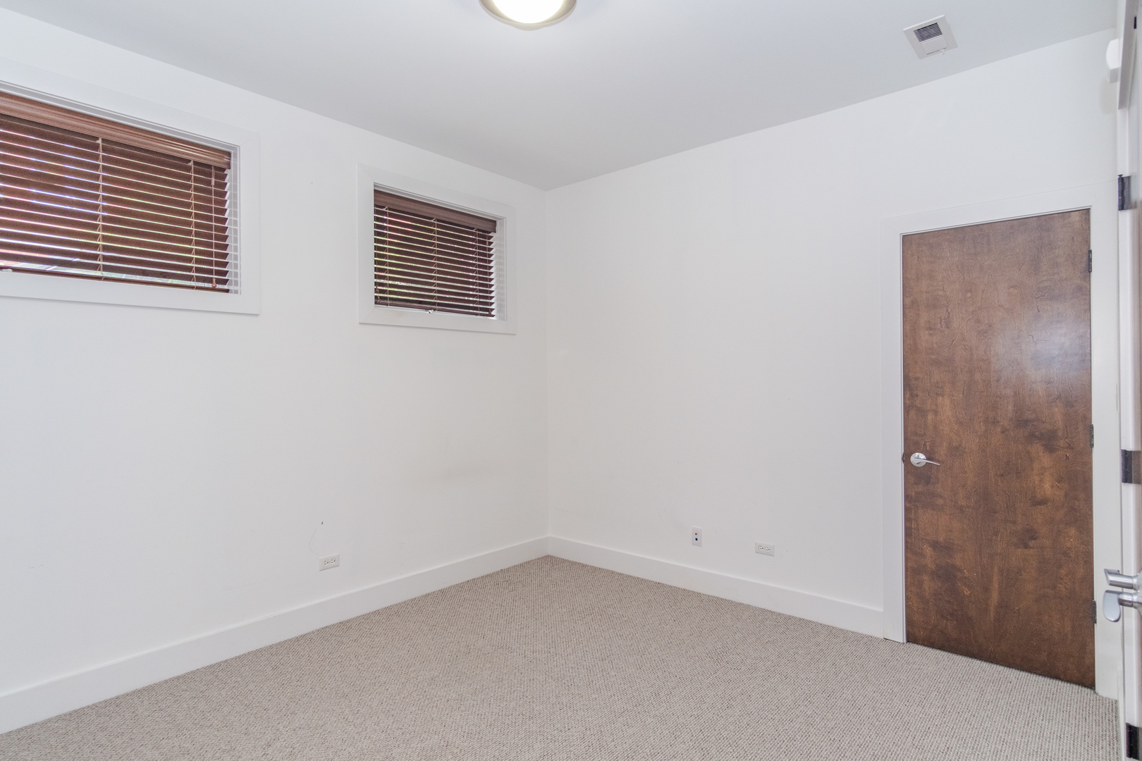 1242 West Jackson Boulevard, Unit 1W Chicago, IL 60607 - Photo 20 of 24 an empty room with a window