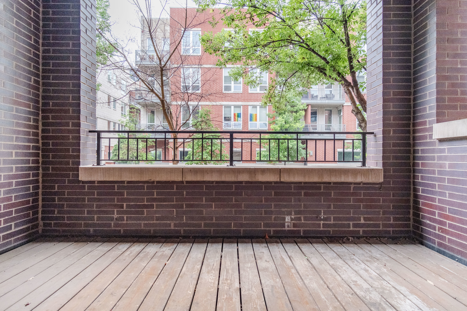 1242 West Jackson Boulevard, Unit 1W Chicago, IL 60607 - Photo 9 of 24 a view of outdoor space with deck