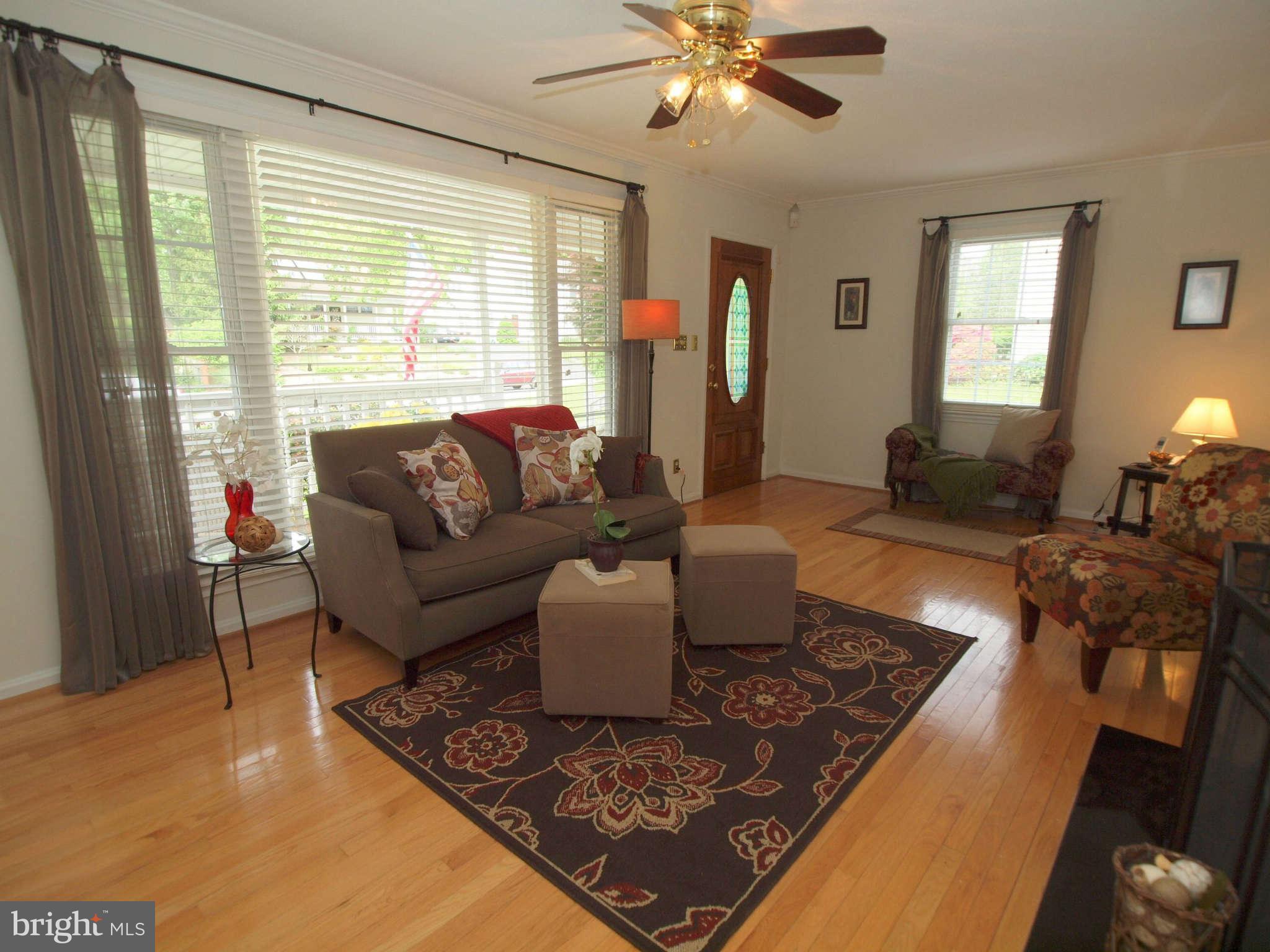 3203 Cofer Road Falls Church, VA 22042 - Photo 5 of 30 Living Room