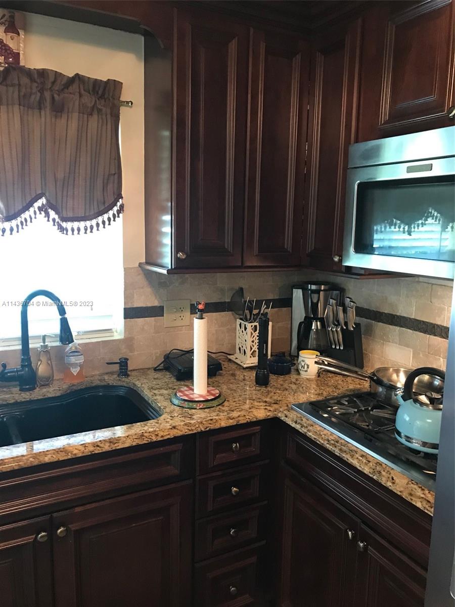 1205 North 30th Road Hollywood, FL 33021 - Photo 13 of 47 Gallery Image 13