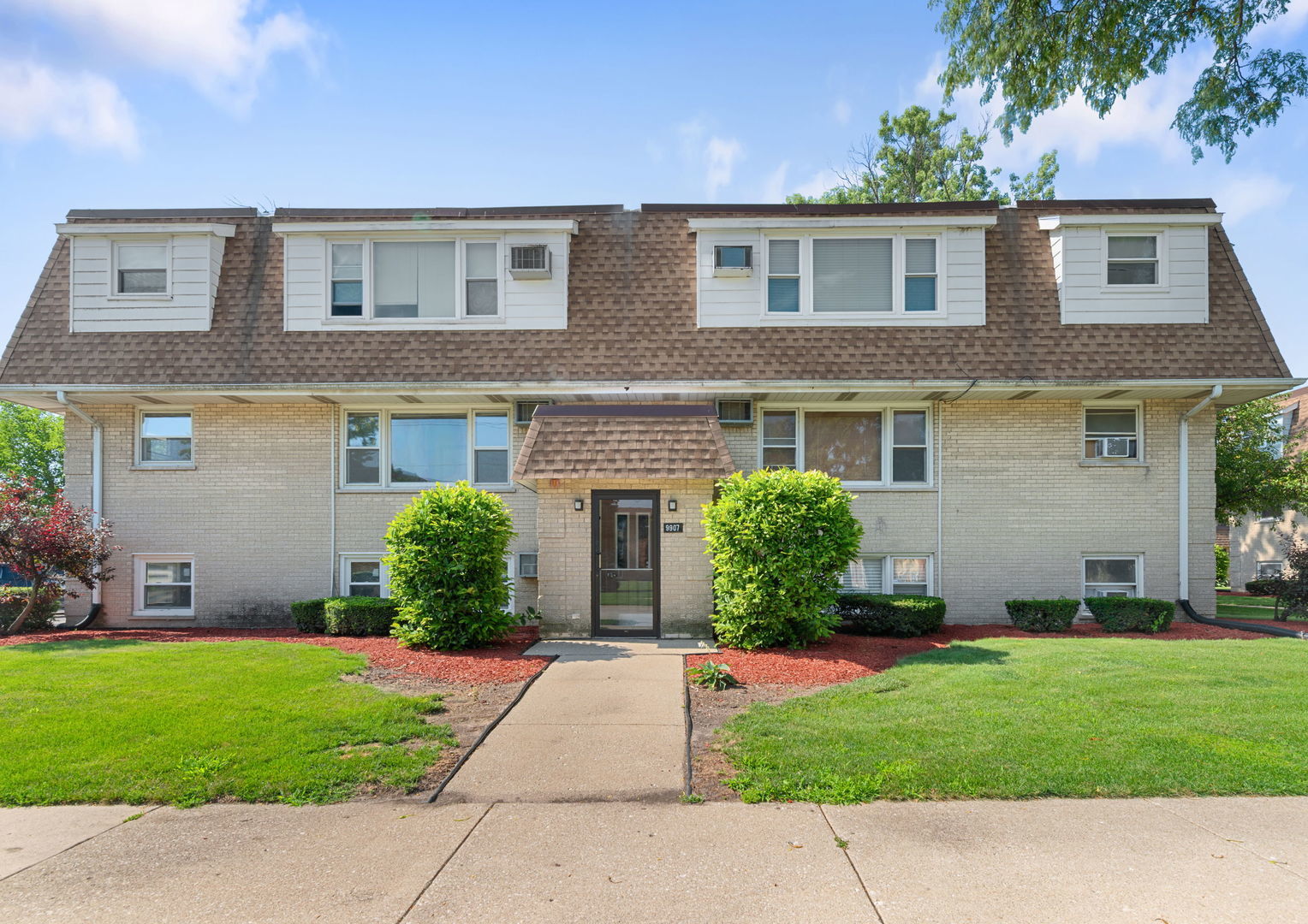 9907 West 58th Street, Unit 5 Countryside, IL 60525 - Photo 2 of 23