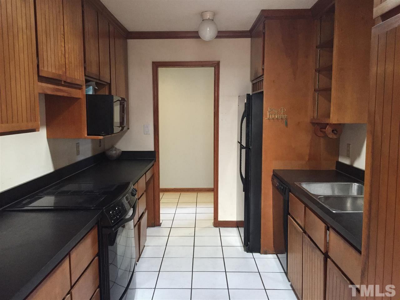 2757 Rue Sans Famille Raleigh, NC 27607 - Photo 9 of 21 a kitchen with a sink