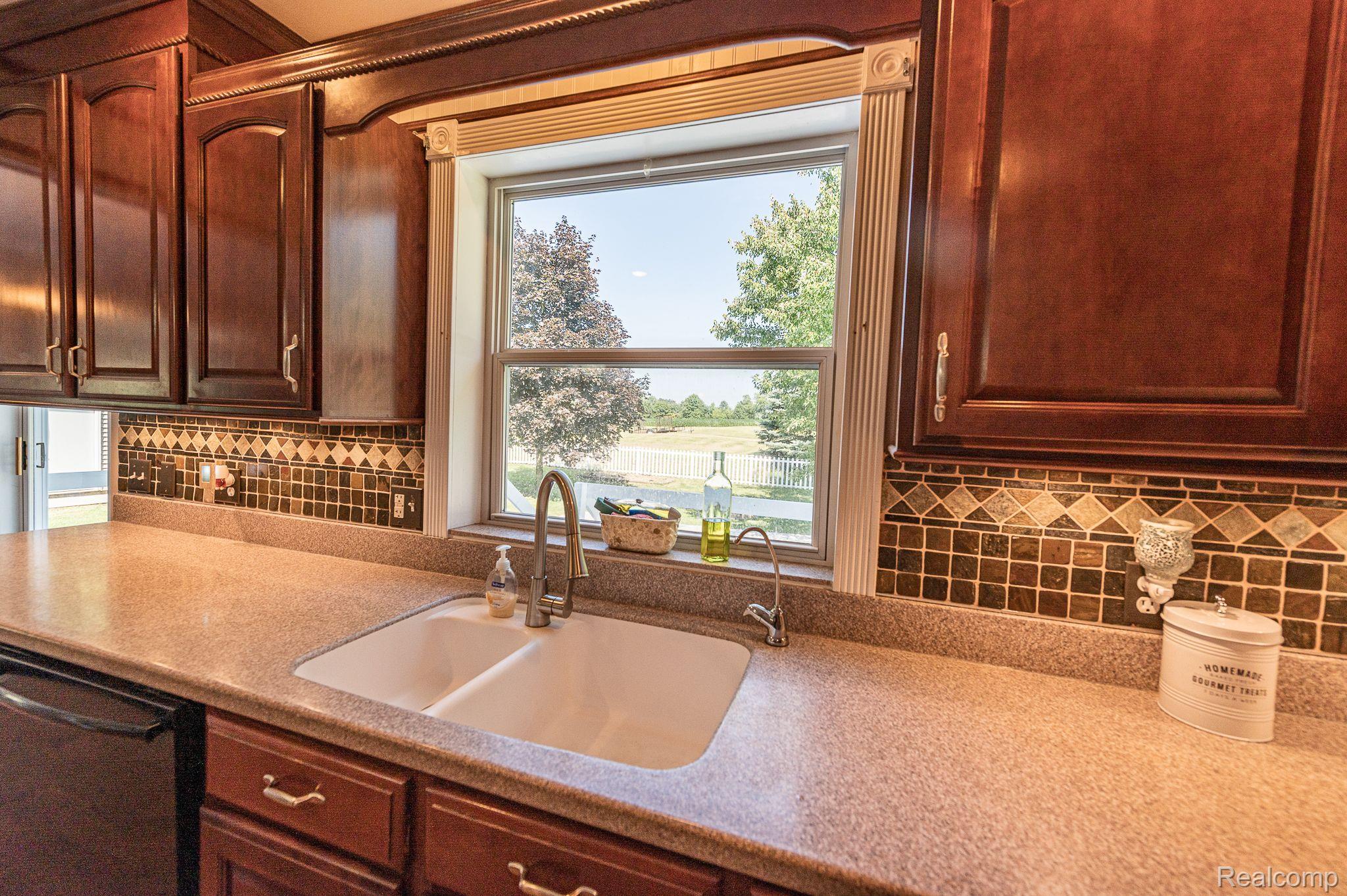 2528 North Lapeer Road Lapeer, MI 48446 - Photo 7 of 39 Gallery Image 7