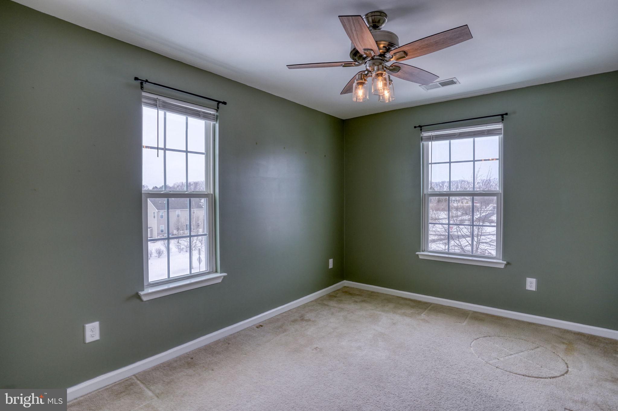 602 Barrie Road Middletown, DE 19709 - Photo 23 of 35 an empty room with windows and fan
