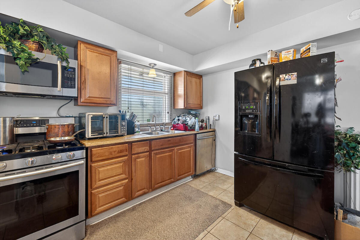 5137 North 66th Street Milwaukee, WI 53218 - Photo 6 of 19 Kitchen