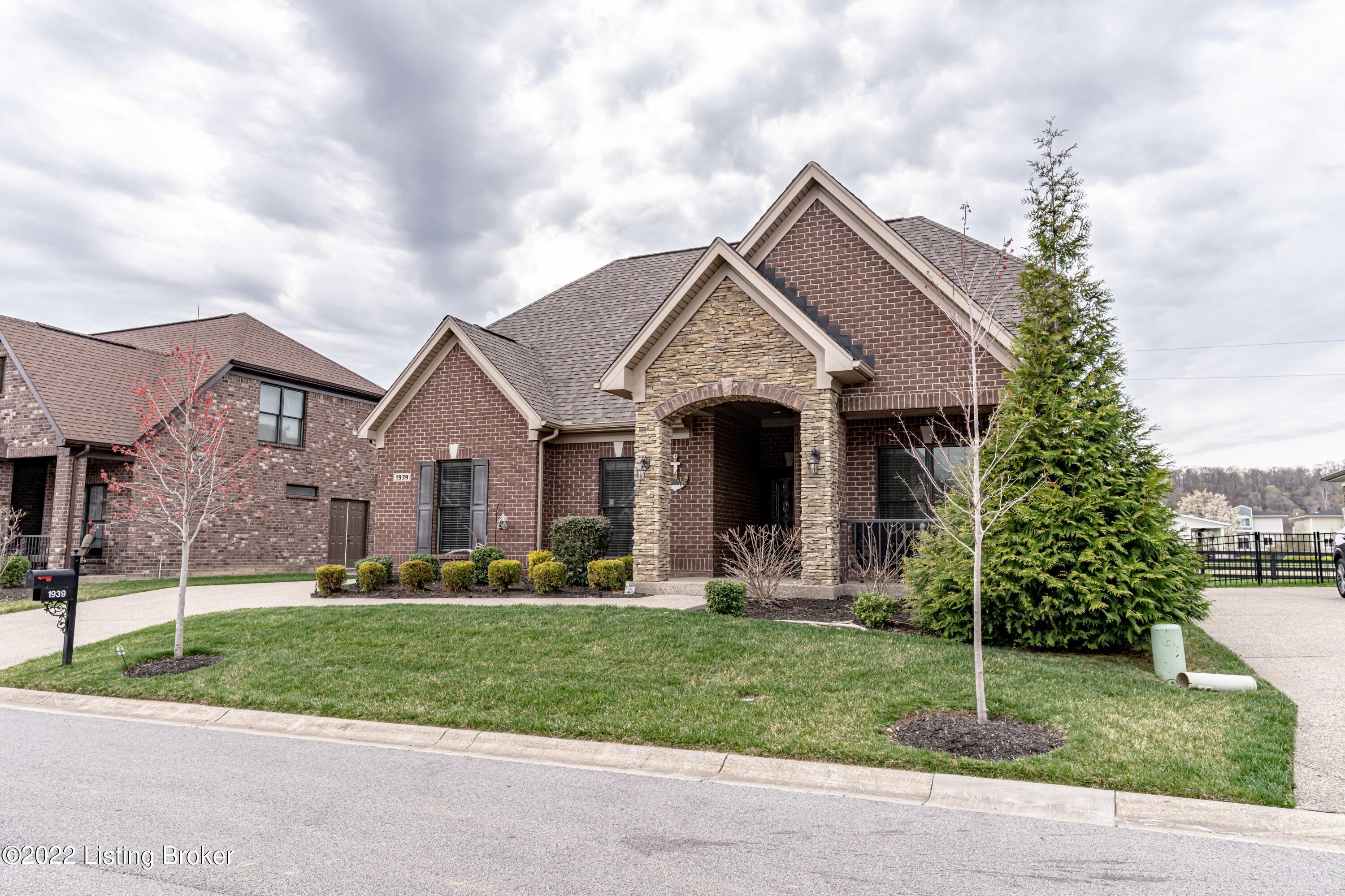 1939 Rivers Landing Drive Prospect, KY 40059 - Photo 2 of 74 DSC07687