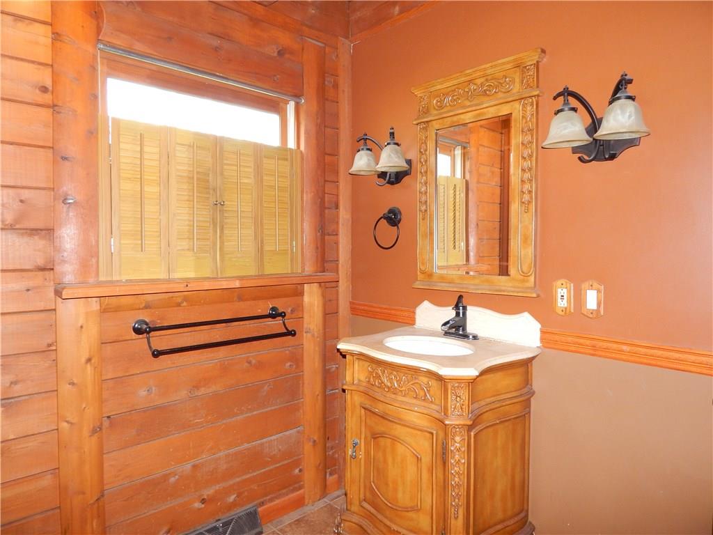 350 Plum Run Road Canonsburg, PA 15317 - Photo 10 of 20 Master Bathroom with lost of natural lighting to prepare for your day.