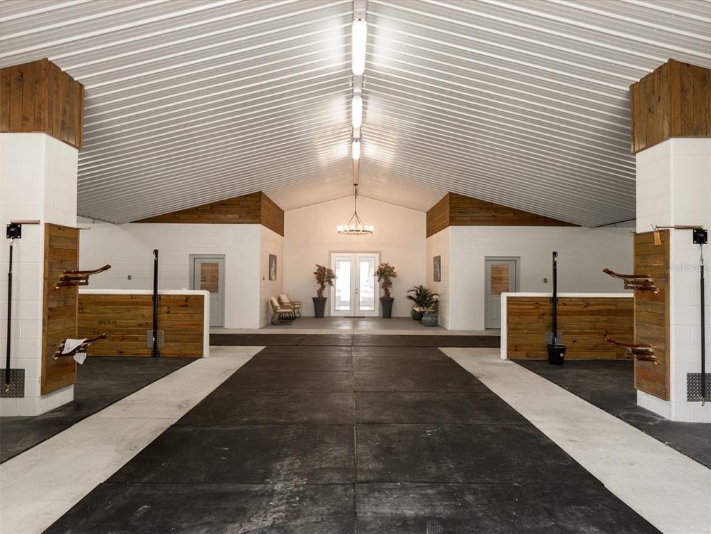 15225 Northwest 112th Place Road Morriston, FL 32668 - Photo 22 of 39 a view of a porch