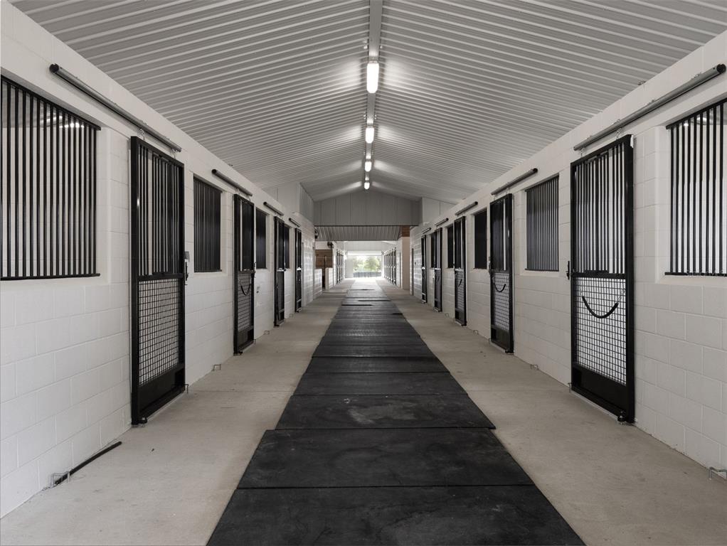 15225 Northwest 112th Place Road Morriston, FL 32668 - Photo 24 of 39 a view of gallery