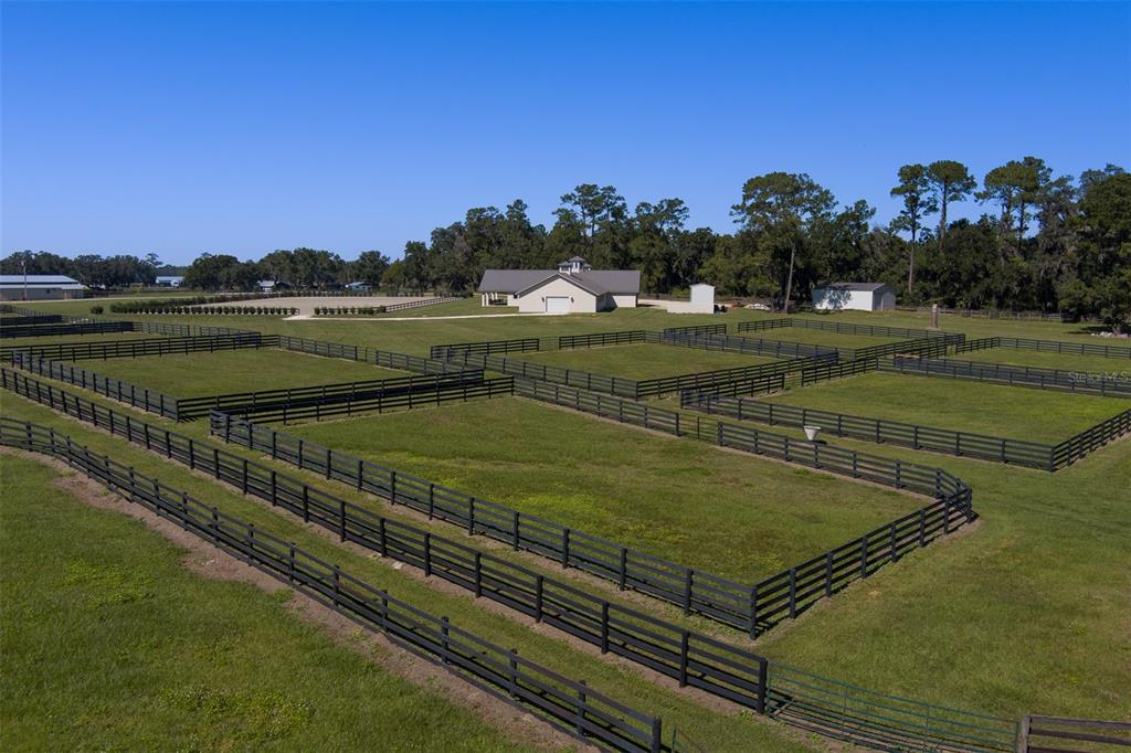 15225 Northwest 112th Place Road Morriston, FL 32668 - Photo 38 of 39 a view of a tennis court