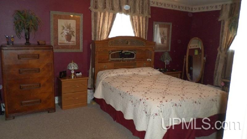 3242 18th Road Escanaba, MI 49829 - Photo 7 of 36