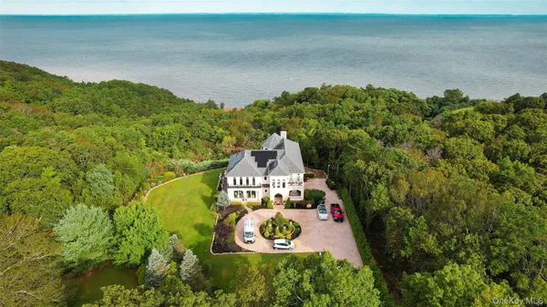 $3,499,000 | 3172 Sound Avenue, Riverhead, NY 11901