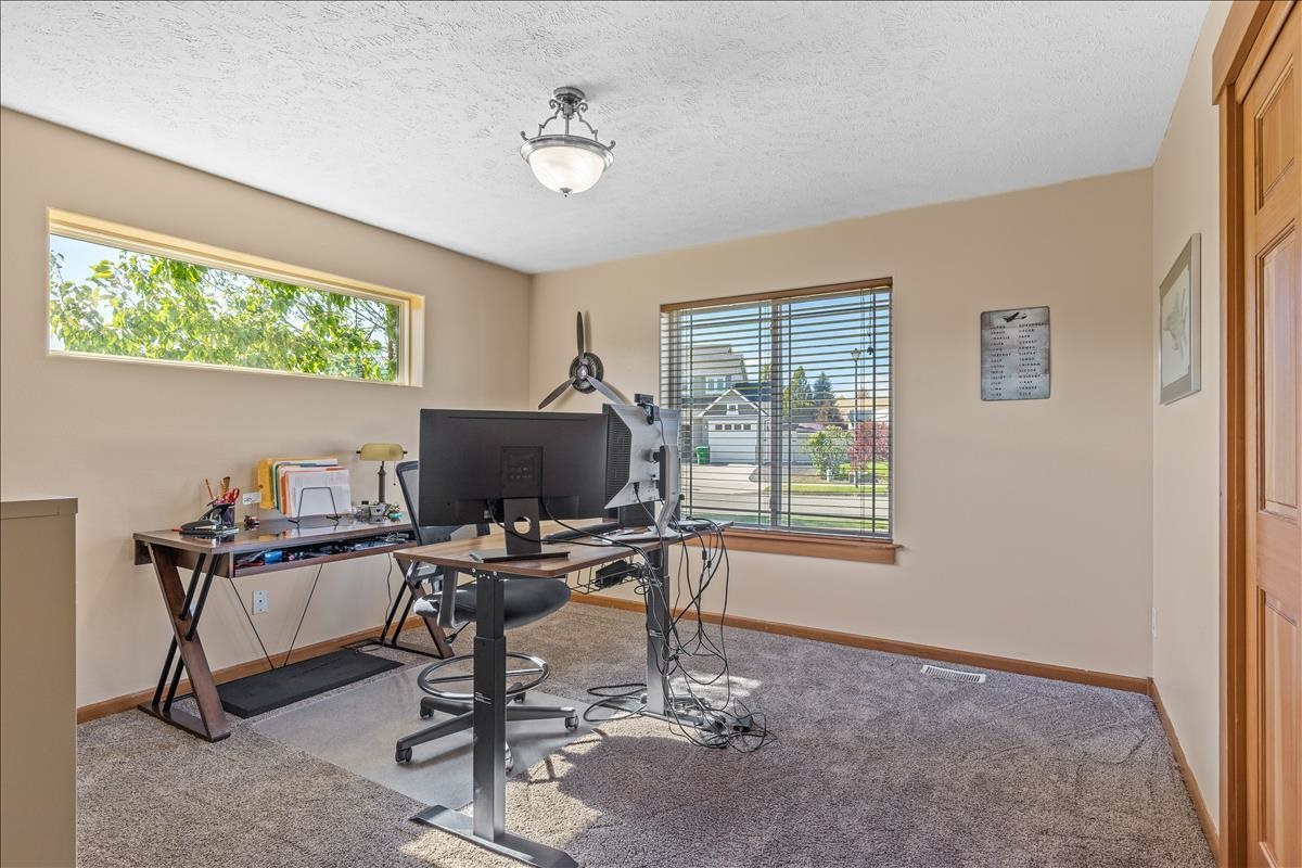 2117 South Meadowview Road Greenacres, WA 99016 - Photo 12 of 26