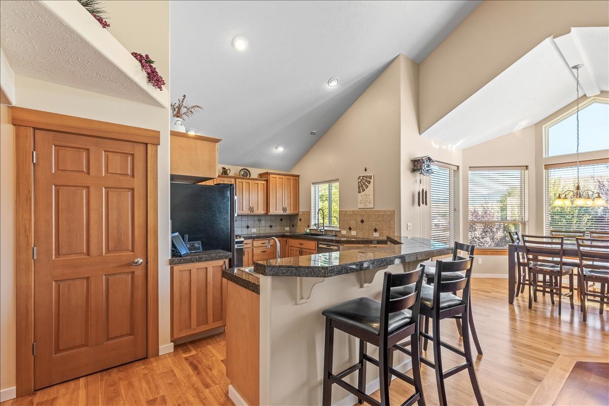 2117 South Meadowview Road Greenacres, WA 99016 - Photo 6 of 26