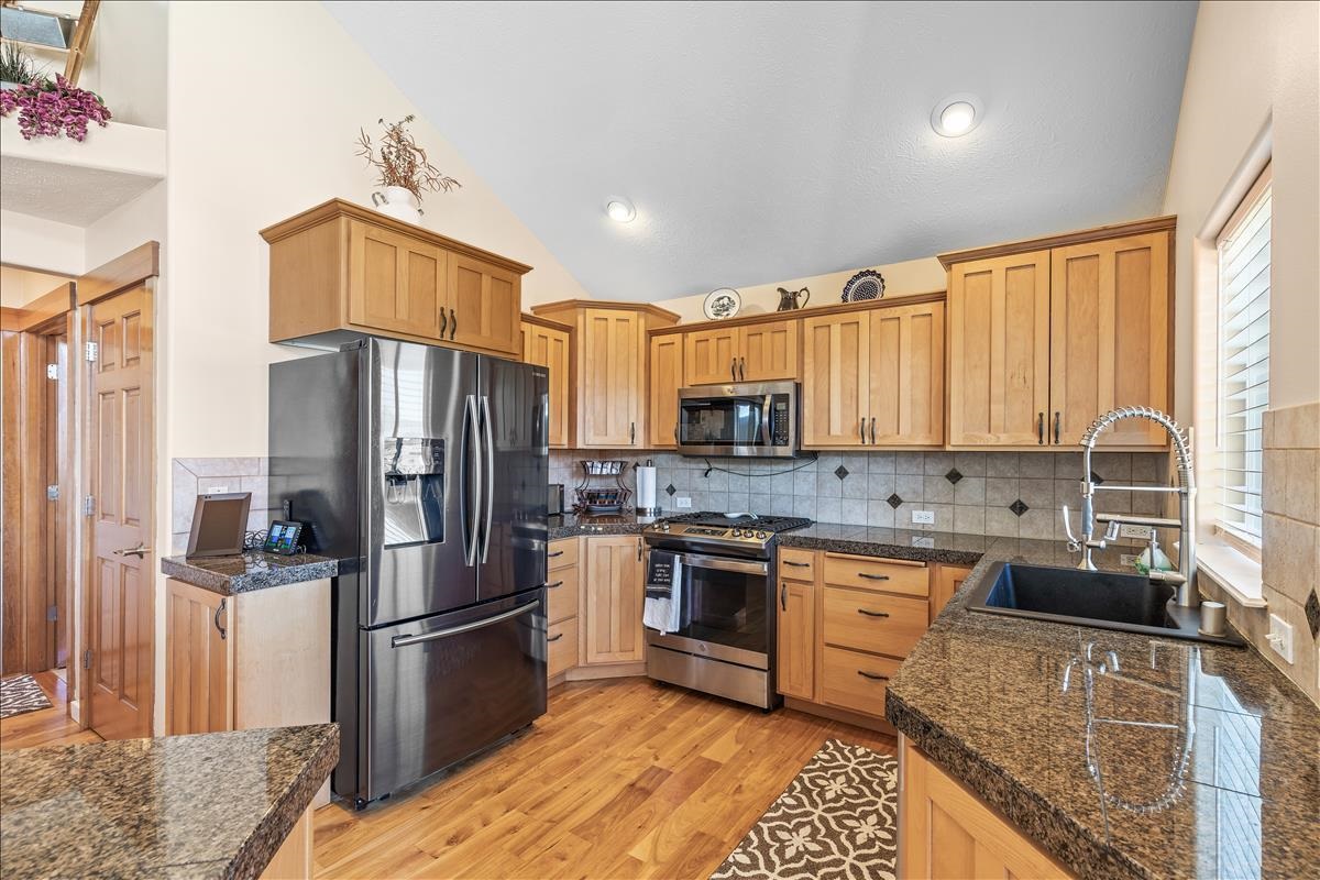 2117 South Meadowview Road Greenacres, WA 99016 - Photo 7 of 26