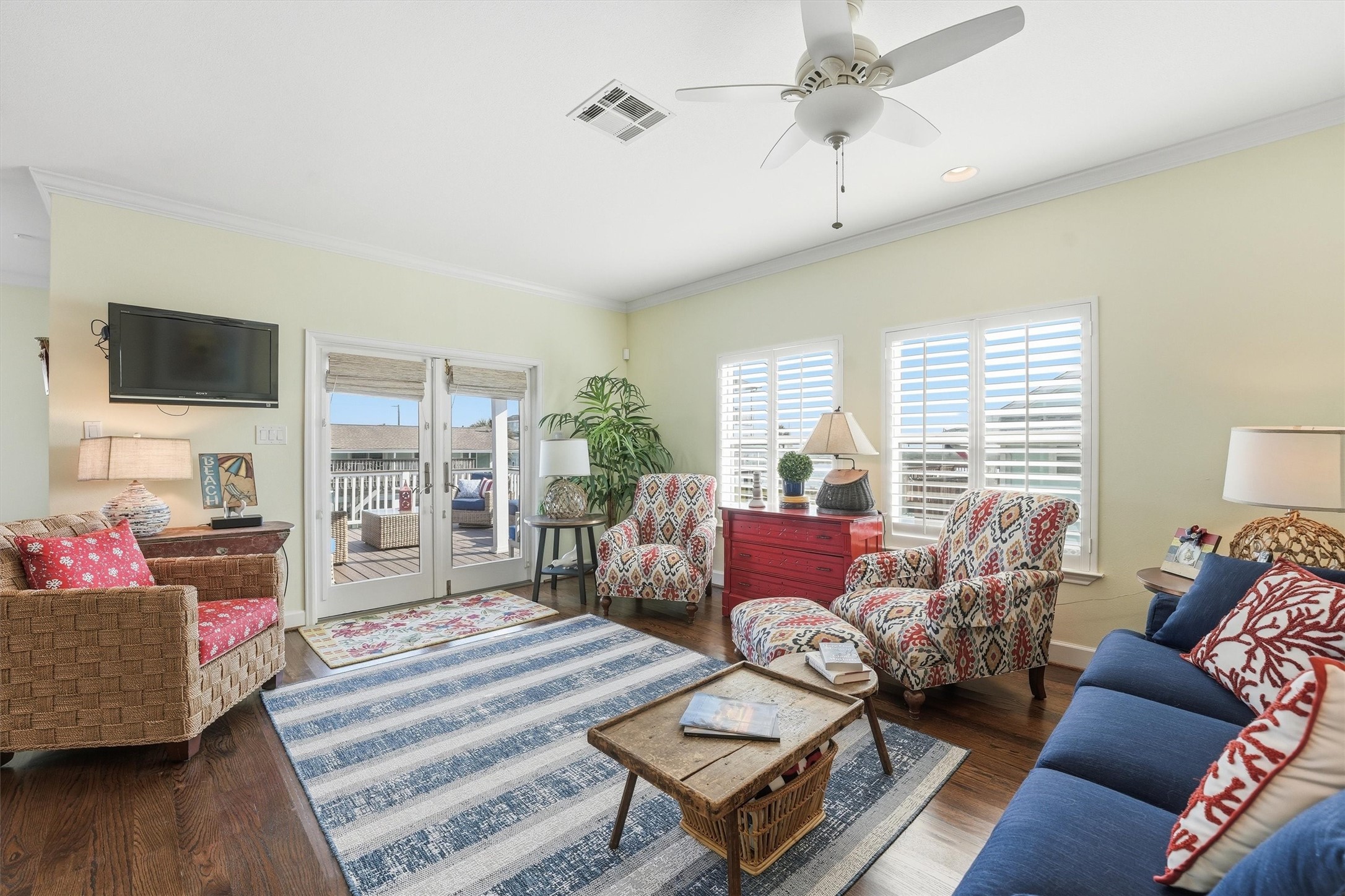 16635 Jamaica Cove Road Jamaica Beach, TX 77554 - Photo 4 of 45 a living room with furniture and a flat screen tv