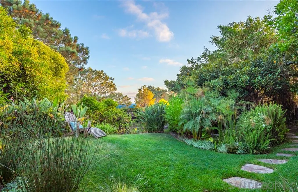 945 Crest Road Del Mar, CA 92014 - Photo 19 of 23 a view of a garden