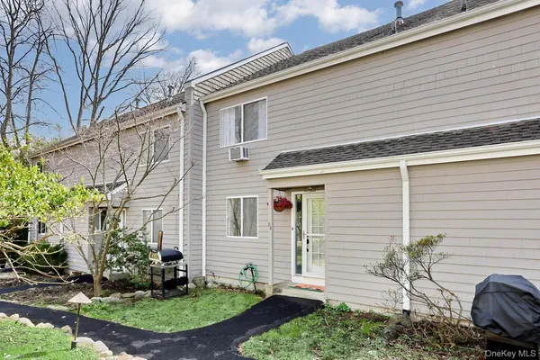 $539,000 | 68 Hickory Hill Lane, Tappan, NY 10983