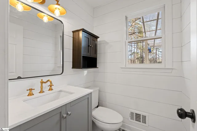 $484,500 | 335 Tracy Lane, Moore, SC 29369