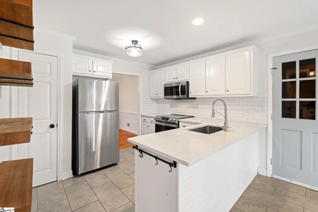 $484,500 | 335 Tracy Lane, Moore, SC 29369