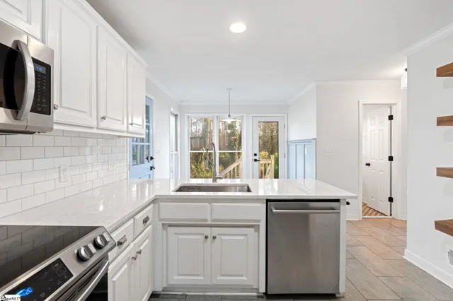 $484,500 | 335 Tracy Lane, Moore, SC 29369