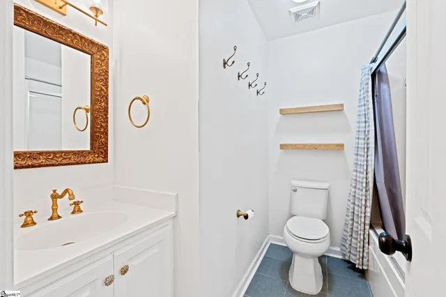 $484,500 | 335 Tracy Lane, Moore, SC 29369