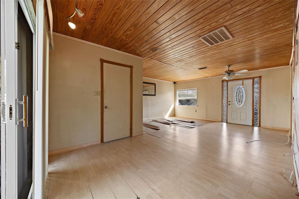 2802 Wilson Circle Lutz, FL 33548 - Photo 11 of 54