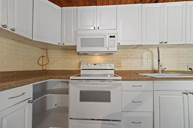 $330,000 | 2802 Wilson Circle, Lutz, FL 33548