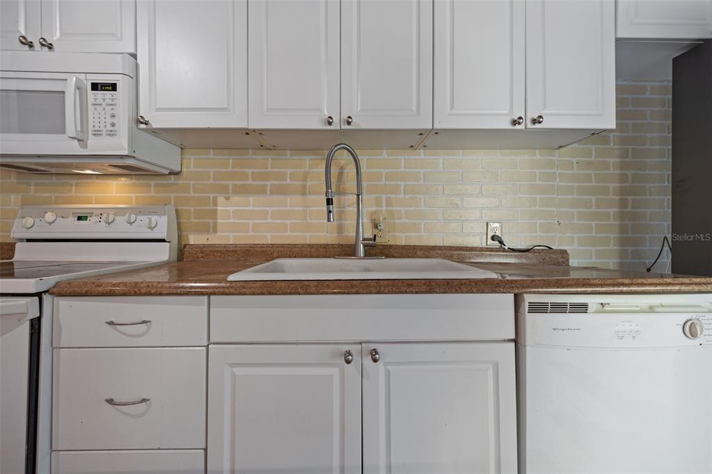 2802 Wilson Circle Lutz, FL 33548 - Photo 14 of 54