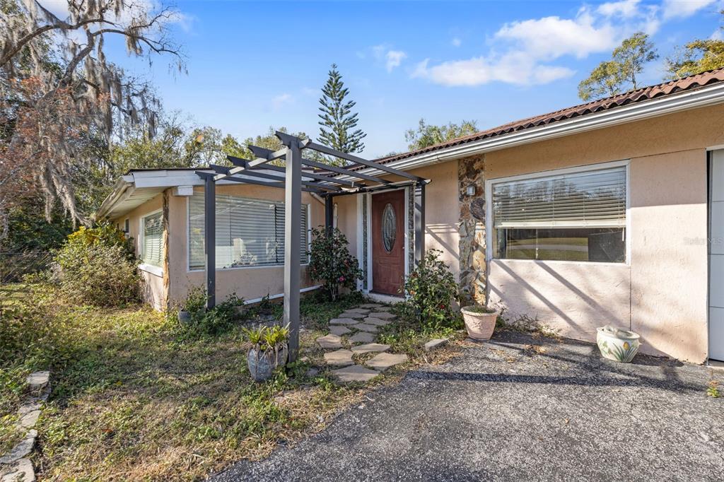 2802 Wilson Circle Lutz, FL 33548 - Photo 5 of 54