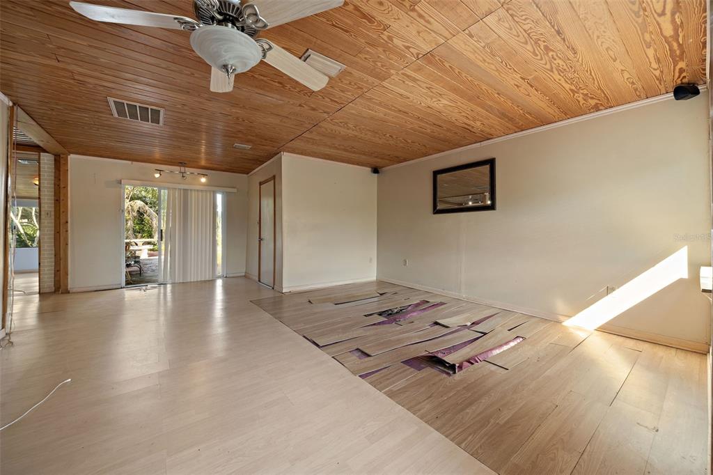 2802 Wilson Circle Lutz, FL 33548 - Photo 6 of 54