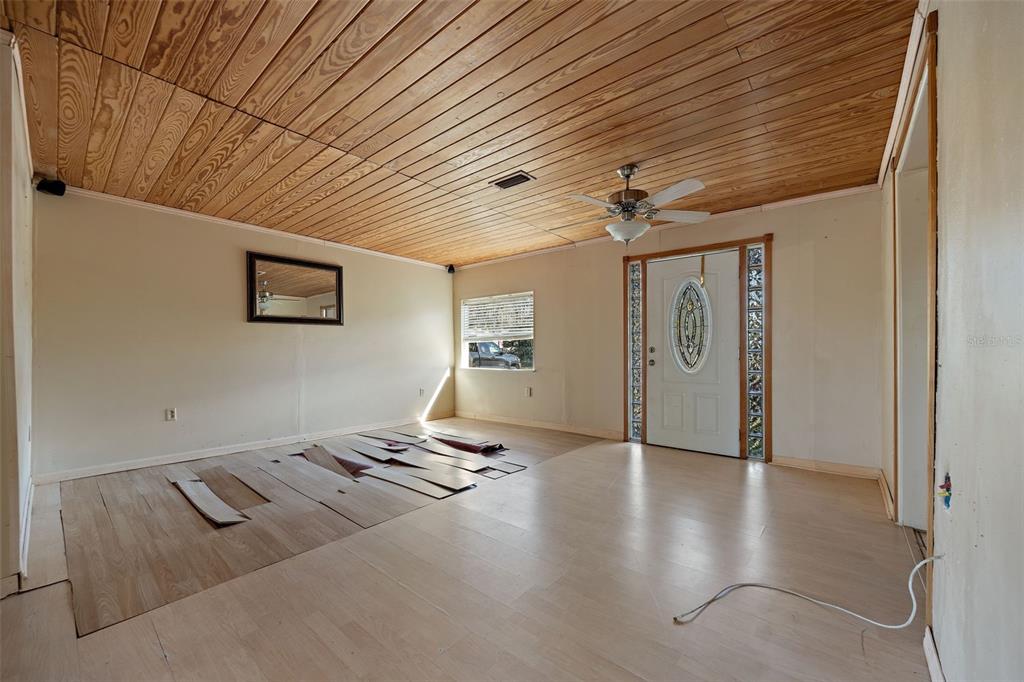 2802 Wilson Circle Lutz, FL 33548 - Photo 7 of 54