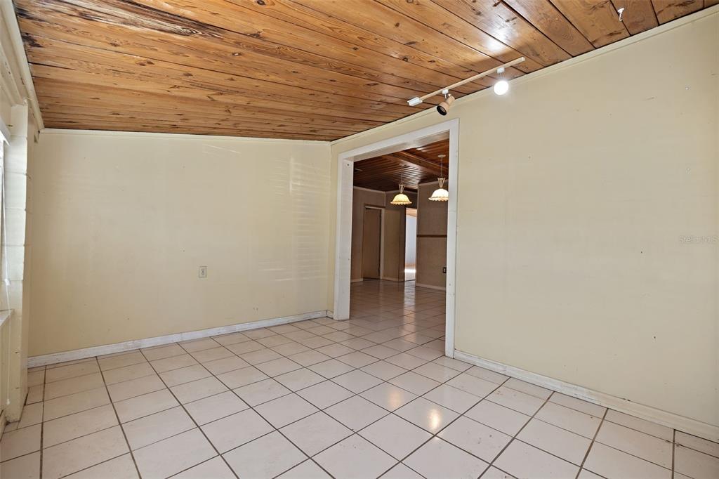 2802 Wilson Circle Lutz, FL 33548 - Photo 8 of 54