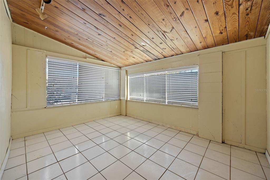 2802 Wilson Circle Lutz, FL 33548 - Photo 10 of 54