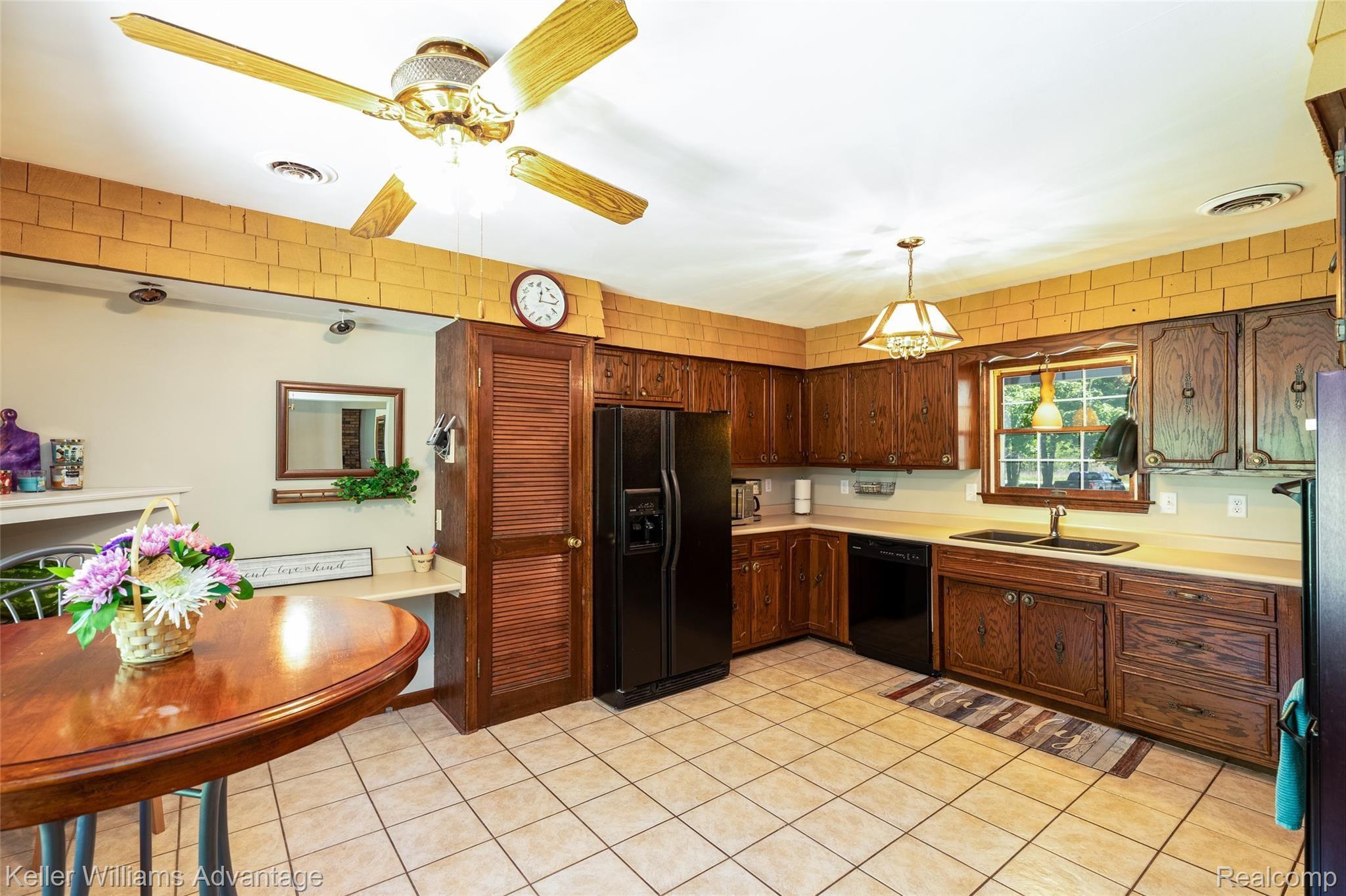 4540 Denton Road Canton, MI 48188 - Photo 22 of 38 22.Kitchen