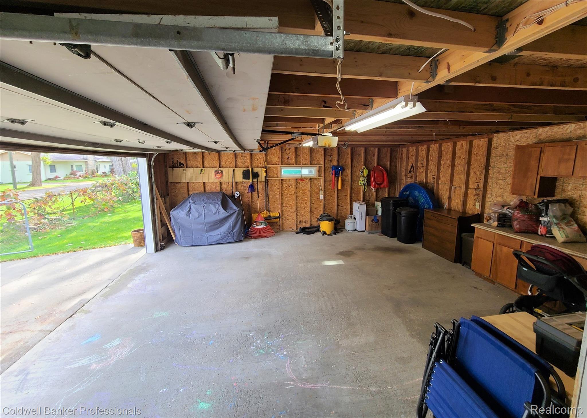 4570 Waterford Road Clarkston, MI 48346 - Photo 37 of 51 4570_Waterford_Rd_Oversized 2-car attached garage w/ cabinets