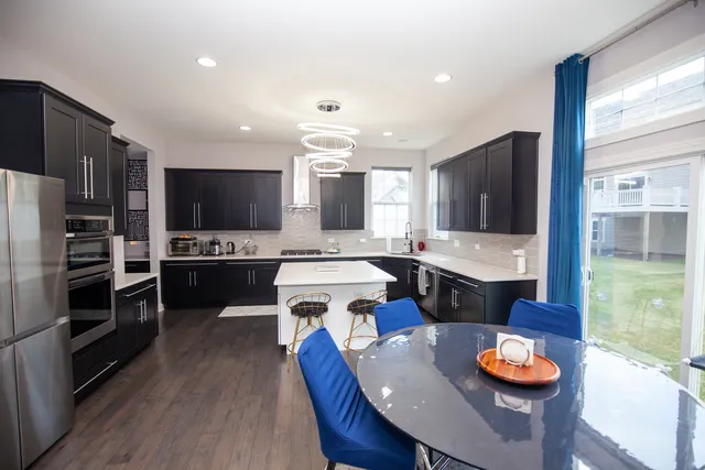 $899,000 | 1120 Ashley Lane, Inverness, IL 60010