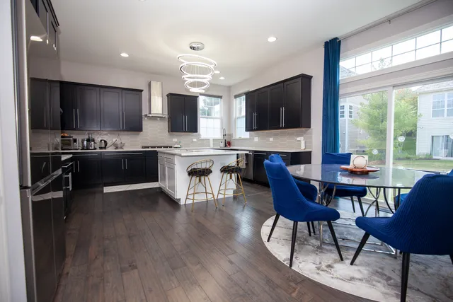 $899,000 | 1120 Ashley Lane, Inverness, IL 60010