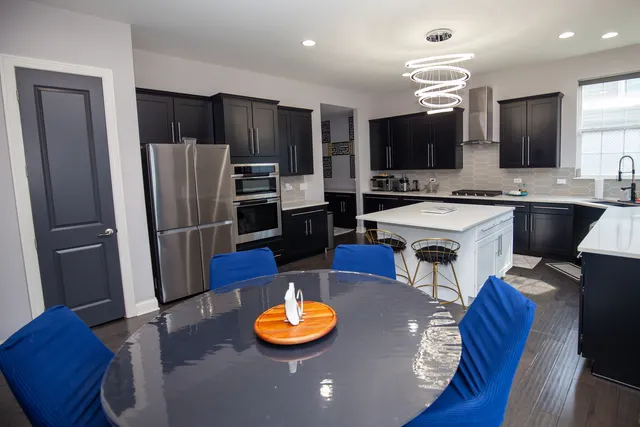 $899,000 | 1120 Ashley Lane, Inverness, IL 60010