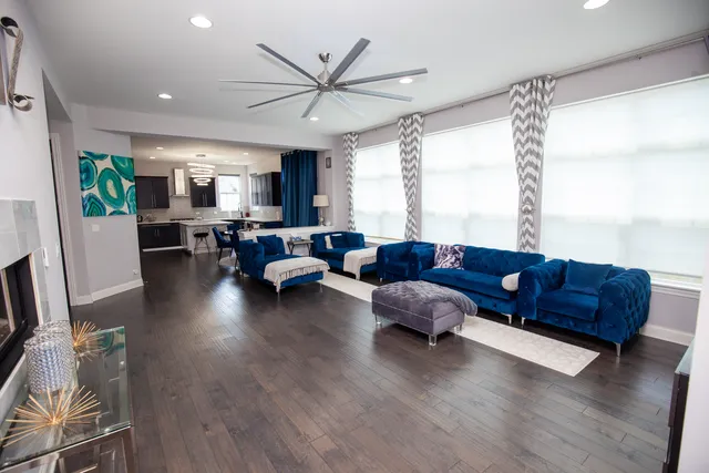 $899,000 | 1120 Ashley Lane, Inverness, IL 60010