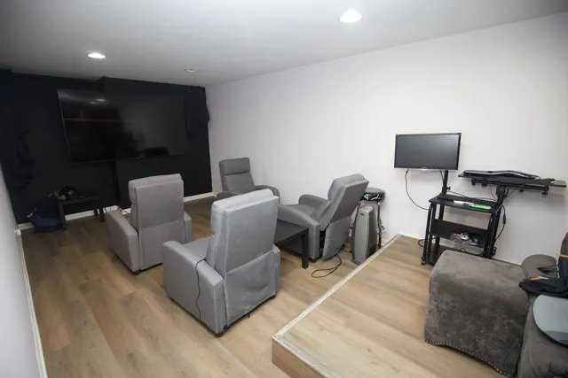 $899,000 | 1120 Ashley Lane, Inverness, IL 60010