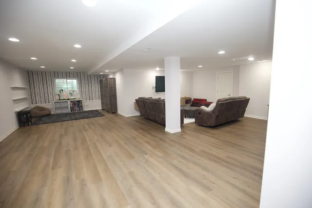 $899,000 | 1120 Ashley Lane, Inverness, IL 60010