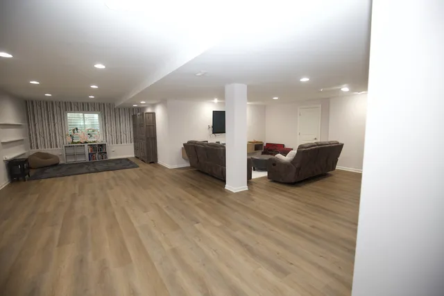 $899,000 | 1120 Ashley Lane, Inverness, IL 60010