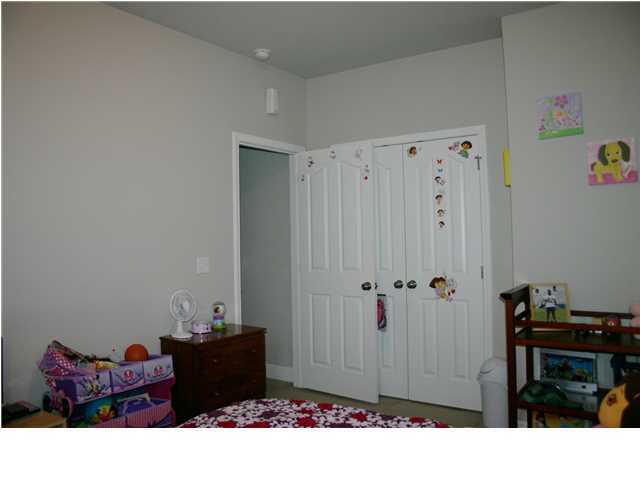 658 Red Fern Road Crestview, FL 32536 - Photo 17 of 20 a living room with furniture